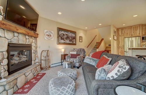 Four O'Clock Villa | Liftside Retreat