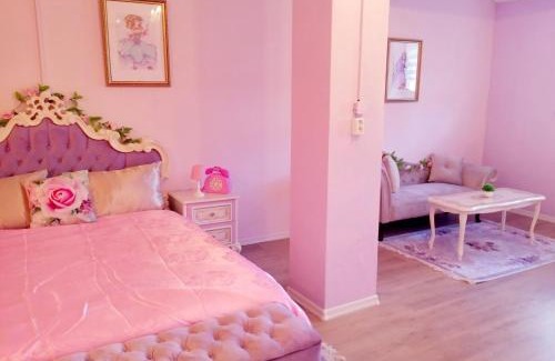 Nordstadt Casa | Lighane's Studio with Sailor Moon Room