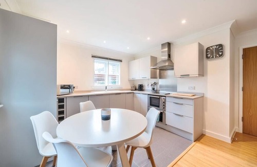 Norwood Green Apartamento | Light 2 bed 2 bath, modern, ground floor apartment located in Olde Hanwell
