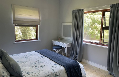 Wilderness Casa | Light airy home seconds from the beach.