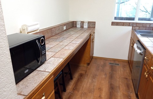 Delridge Casa | Light and Airy Ranch House. Detached 3 Bedroom with Fireplace