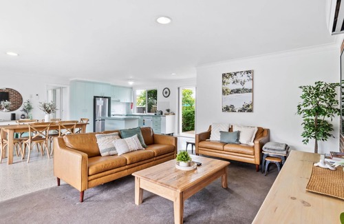 Maloneys Beach Casa | Light and Bright at Maloneys