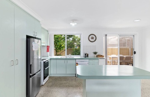 Maloneys Beach Casa | Light and Bright at Maloneys