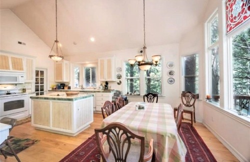 Lake Arrowhead Casa | Light And Bright 3 Bedroom Home by RedAwning
