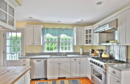 Nantucket Casa | Light and bright 4 bedroom home in the family friendly neighborhood of Naushop.