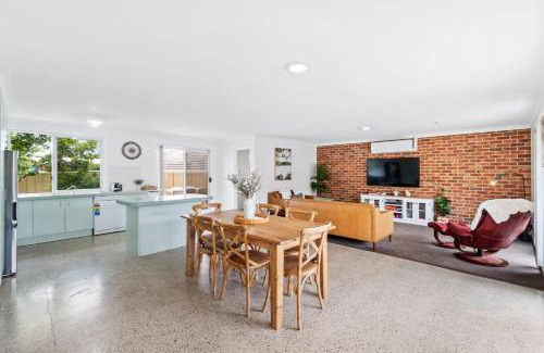 Maloneys Beach Casa | Light and Bright at Maloneys