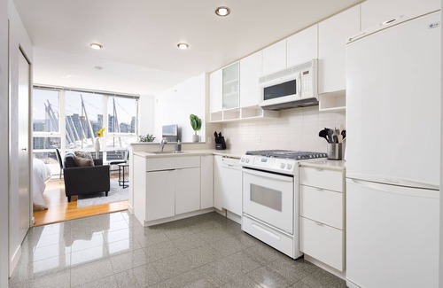 Southeast False Creek Apartamento | Light and Bright Yaletown with Pool