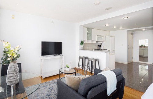 Southeast False Creek Apartamento | Light and Bright Yaletown with Pool