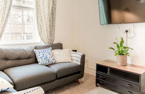 Tetbury Apartamento | Light and Central Apartment above Knead Bakery