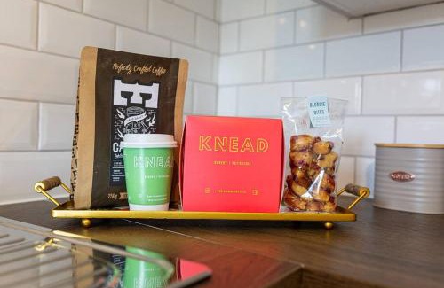 Tetbury Apartamento | Light and Central Apartment above Knead Bakery