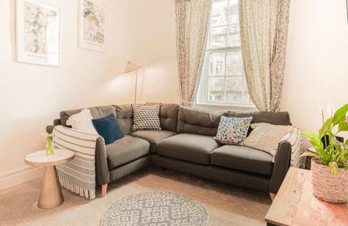 Tetbury Apartamento | Light and Central Apartment above Knead Bakery