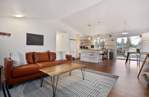 Bellingham Casa | Light & bright 3-bedroom family home on quiet culdesac close to lake and trails