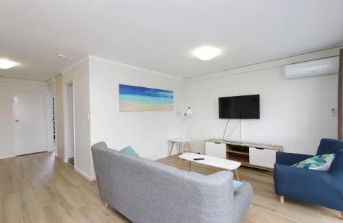 Scarborough Apartamento | Light & Bright Apartment, 5 minute walk to the Beach