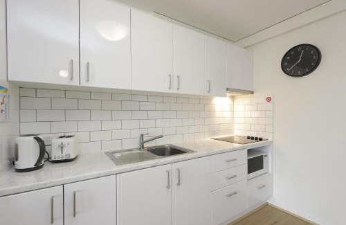 Scarborough Apartamento | Light & Bright Apartment, 5 minute walk to the Beach
