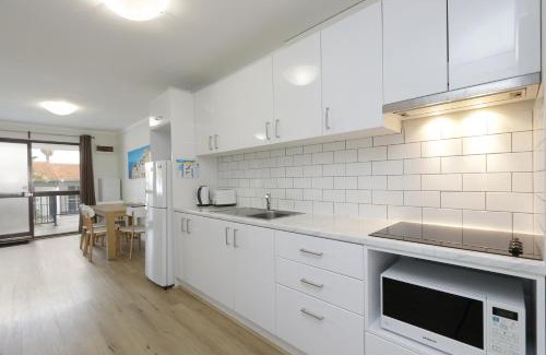 Scarborough Apartamento | Light & Bright Apartment, 5 minute walk to the Beach