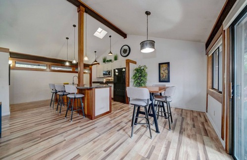 Graeagle Condominio | Light, Bright & Beautifully Updated in Graeagle Meadows