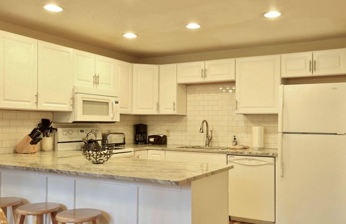 Overlook Park Casa | 8 Ocio - Hogar luminoso y luminoso - Área tranquila, cocina y baños remodelados, pases SHARC