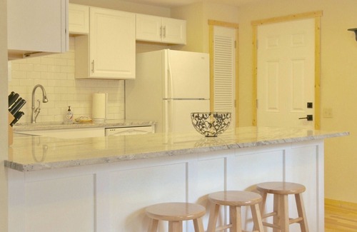 Overlook Park Casa | 8 Ocio - Hogar luminoso y luminoso - Área tranquila, cocina y baños remodelados, pases SHARC