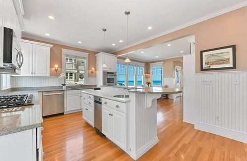 Allerton Casa | Light-filled Beachfront 3 Bed Avail. from Aug. 26 2023