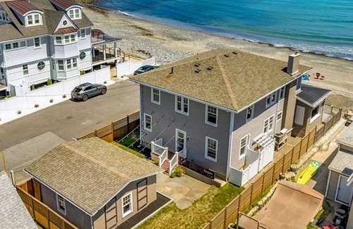 Allerton Casa | Light-filled Beachfront 3 Bed Avail. from Aug. 26 2023