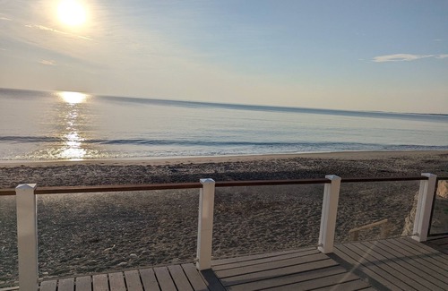 Allerton Casa | Light-filled Beachfront 3 Bed Avail. from Aug. 26 2023