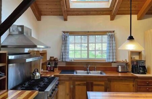 Stockbridge Casa | Light-filled Carpenter's Cottage - 2 mi. north of downtown Stockbridge