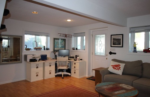 Westbrook Center Casa | Light filled Chalet Beach Home on Private Road to Association Beach