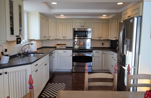 Westbrook Center Casa | Light filled Chalet Beach Home on Private Road to Association Beach