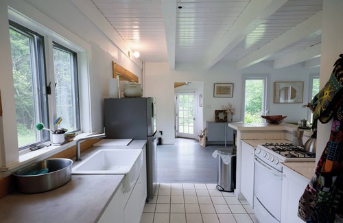 Southfield Cabaña | Light-filled cottage on a picturesque dirt road