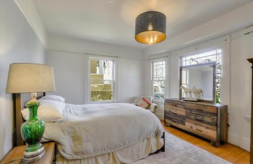 Paradise Park Apartamento | Light filled Condo 3 Bedrm with enclosed sunny backyard