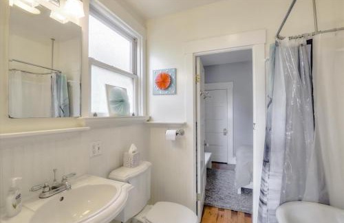 Paradise Park Apartamento | Light filled Condo 3 Bedrm with enclosed sunny backyard