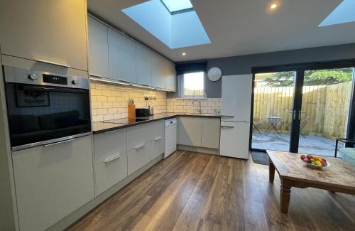 Stoke Bishop Casa | Light-filled Eco-home with Patio
