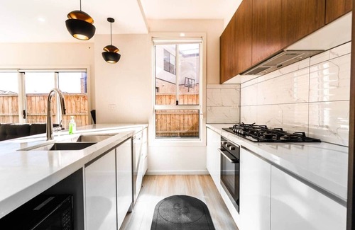 Werribee Casa | Light-Filled Werribee Escape