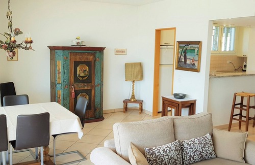Minusio Apartamento | Apartamento inundado de luz y amueblado con amor con una fantástica terraza