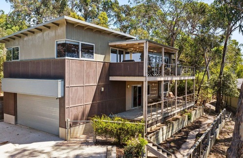 Lorne Casa | Light House - A tranquil retreat harmonizing with nature.