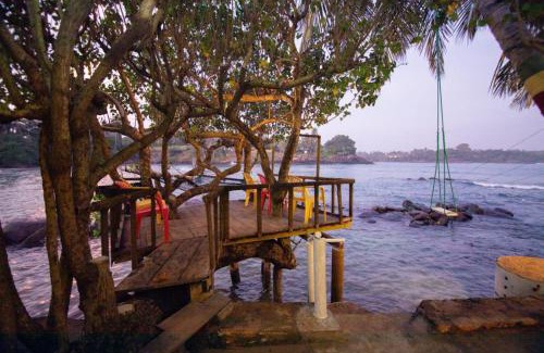 Devinuwara Casa | Light house beach home