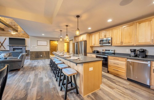 Lake Harmony Estates Chalet De Esquí | "Light My Fire" 8 Bedroom, Hot Tub, Firepit, Outdoor Bar, Sauna, Elevator