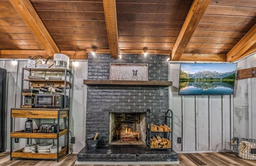 Townsend Cabina | Light'n Bug Bungalow