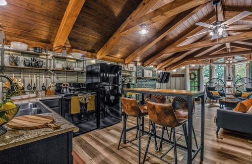 Townsend Cabina | Light'n Bug Bungalow