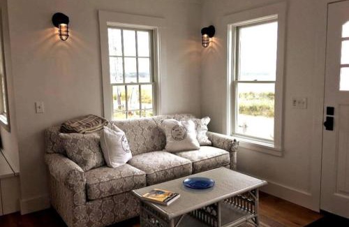 Wellfleet Casa | Light on the Mayo Beach