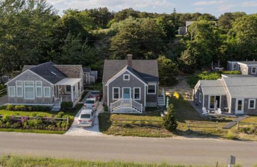 Wellfleet Casa | Light on the Mayo Beach