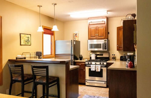Prior Lake Casa | Light Spacious 2BD/1BA Private Destination Getaway