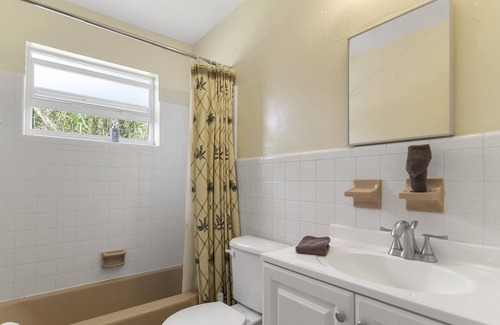 Pahokee Casa | Light Up Front & Back | Queen Beds | Lake | Pet Ok