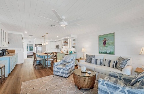 Boca Grande Condominio | Lighthouse 17 - Salty Bungalow, a spacious 3-bedroom retreat in Boca Grande.