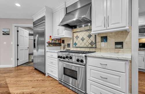 Saukville Casa | Lighthouse | 9BR Resort · Pool · Arcade · Hot Tub