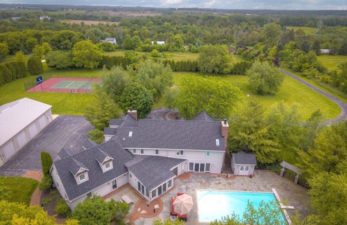 Saukville Casa | Lighthouse | 9BR Resort · Pool · Arcade · Hot Tub