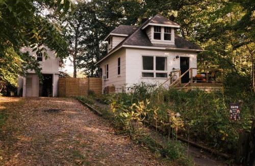 New Buffalo Casa | Lighthouse Cottage - Family Friendly Kids and Pets