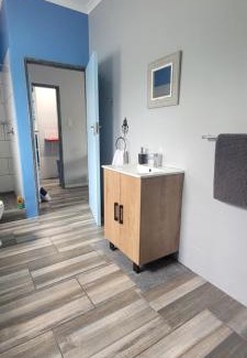 Langebaan Apartamento | Lighthouse Cottage stone's throw from the beach
