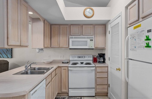 Lakeland Condominio | Lighthouse Landing 5-403 - Waterfront Condo with Screened Deck!