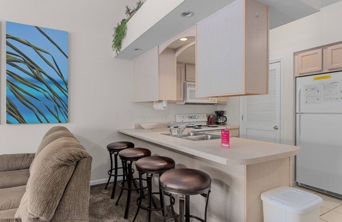 Lakeland Condominio | Lighthouse Landing 5-403 - Waterfront Condo with Screened Deck!